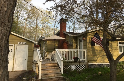 Charlevoix Cottage | Cozy relaxing getaway - Great trails, sunsets, dunes, jacuzzi tub, beach