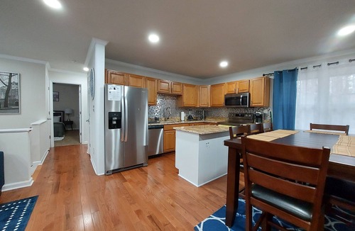 Corbin House | Cozy Renovated 4 Br 2 Bath Split Foyer House