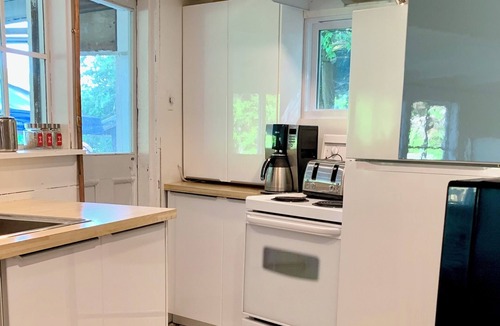 Labelle Ski Chalet | Cozy, renovated rustic cottage on the shore of beautiful navigable lake
