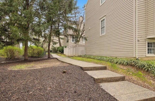 Reston Apartment | Cozy Reston Basement Suite