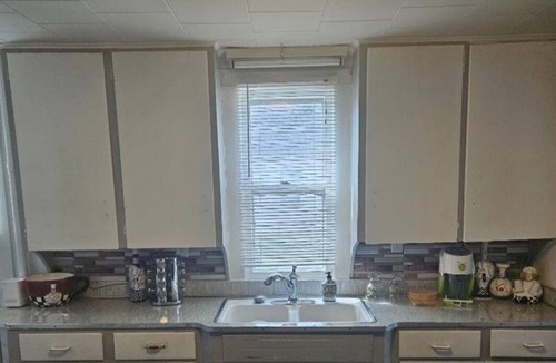 Cedar Rapids House | Cozy Retreat 1-bedroom house in lovely Cedar Rapids with WiFi, AC