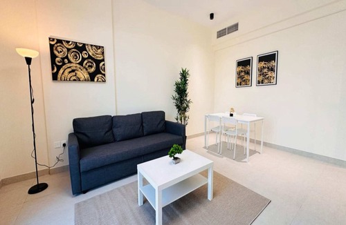 Dubai Sports City House | Cozy Retreat Near Burj Views
