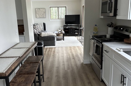 Eagle River Cottage | Cozy Retreat: Unwind in a cozy cabin on the shores of Kentuck Lake