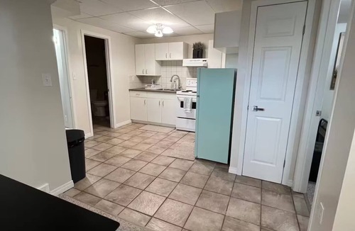 South Lethbridge House | Cozy Retro Basement suite your Home away from Home