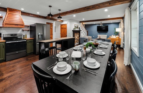 Chaplin House | Cozy Ridge Escapes - 6BR - Hot Tub · Sauna · Fire Pit · Pickle - Bourbon Trail