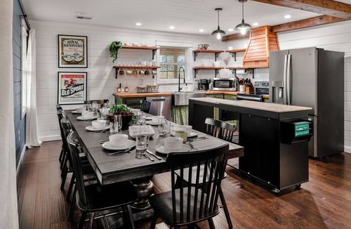 Chaplin House | Cozy Ridge Escapes - 6BR - Hot Tub · Sauna · Fire Pit · Pickle - Bourbon Trail
