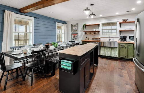 Chaplin House | Cozy Ridge Escapes - 6BR - Hot Tub · Sauna · Fire Pit · Pickle - Bourbon Trail