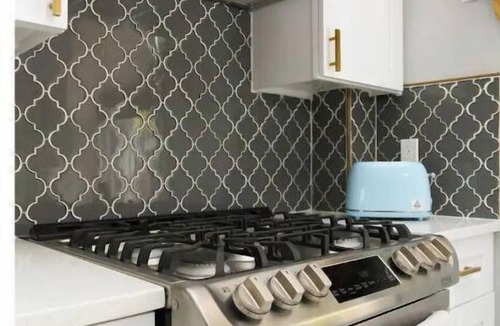 Southtown House | Cozy River Walk Getaway ● Hot Tub ● Fire Pit ● BBQ