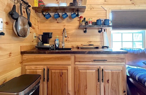 Town of Hope Cabin | Cozy Riverfront cabin with hot tub!