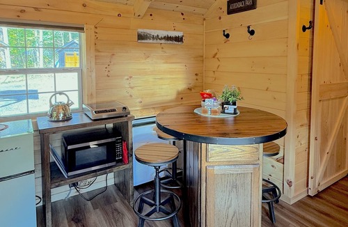 Town of Hope Cabin | Cozy Riverfront cabin with hot tub!