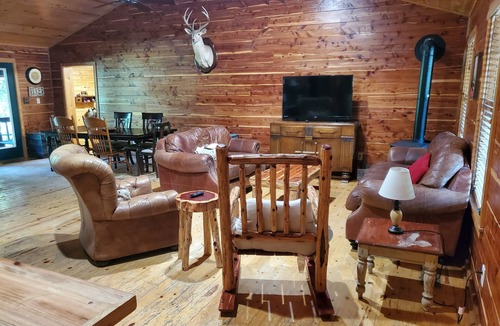 Pangburn Cabin | Cozy riverfront cabin! Great fishing & fun for the whole family.