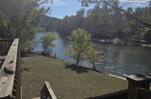 Van Buren Cabin | Cozy Riverfront Cabin on the Current River. Relax, Unwind & Explore the Ozarks