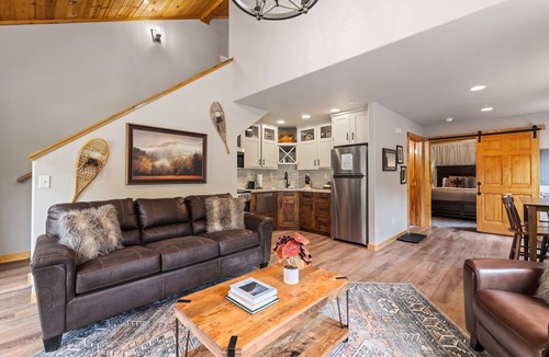 Fall River Estates Condo | Cozy Riverfront Hideaway Private Hot Tub