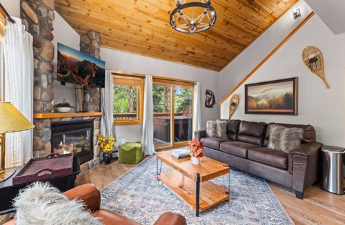 Fall River Estates Condo | Cozy Riverfront Hideaway Private Hot Tub