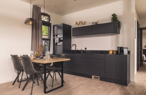 Maurik House | Cozy Riverside Escape
