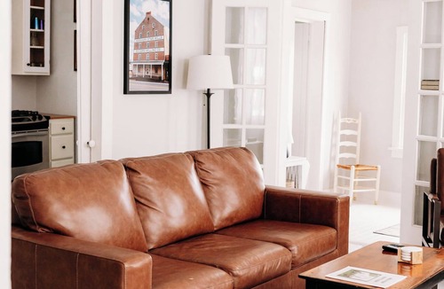 Hermann House | Cozy Riverview Cottage. 5 minute walk to downtown