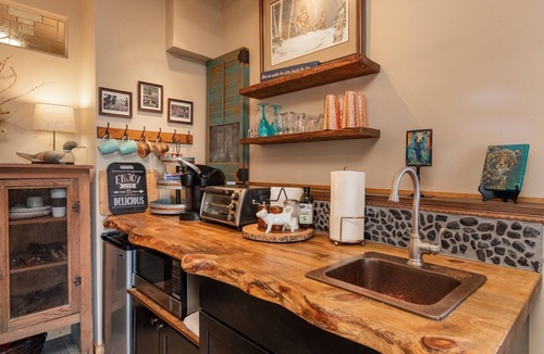 Drake Apartment | Cozy Rocky Mountain Escape
