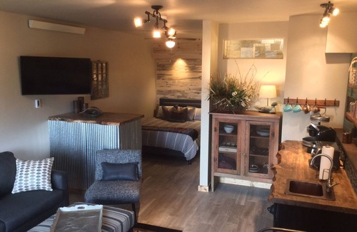 Drake Apartment | Cozy Rocky Mountain Escape