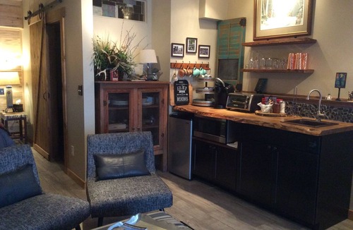 Drake Apartment | Cozy Rocky Mountain Escape