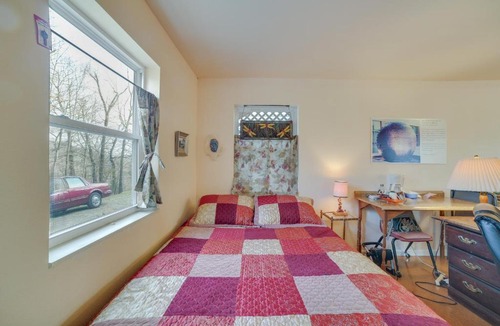 Rogers Apartment | Cozy Rogers Studio Apt w/Lake Access & Fire Pit!