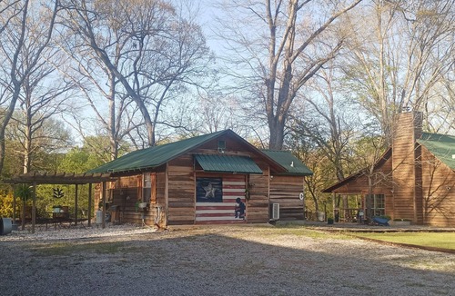 Pangburn Cabin | Cozy romantic cabin/1 bedroom right on the river great views Pangburn NO PETS