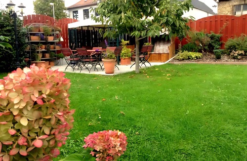 Raunheim Apartment | Cozy Room In Central Location Near Frankfurt | Garden | Free Parking