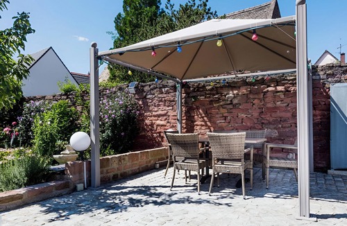 Raunheim Apartment | Cozy Room In Central Location Near Frankfurt | Garden | Free Parking