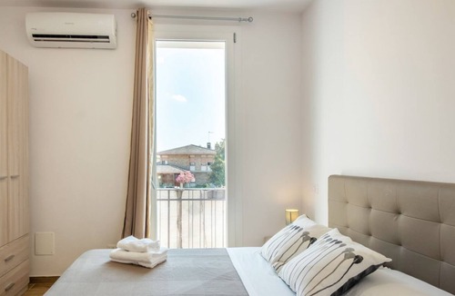 Peraga House | Cozy room with private bathroom is part of the San Vincenzo Rooms Guest House and is perfect for 1 guest. The accommodation is located in the renovated building in Vigonza, which is 10 minutes by car from the center of Padua and on the direct route to Ve