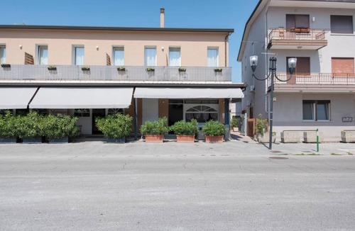 Peraga House | Cozy room with private bathroom is part of the San Vincenzo Rooms Guest House and is perfect for 1 guest. The accommodation is located in the renovated building in Vigonza, which is 10 minutes by car from the center of Padua and on the direct route to Ve