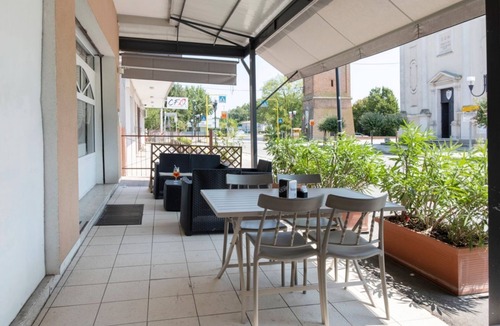 Peraga House | Cozy room with private bathroom is part of the San Vincenzo Rooms Guest House and is perfect for 1 guest. The accommodation is located in the renovated building in Vigonza, which is 10 minutes by car from the center of Padua and on the direct route to Ve