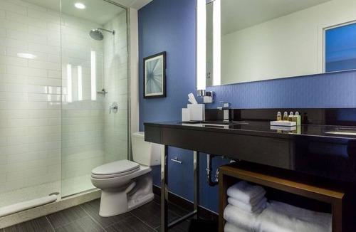 Near North Side Hotel | Cozy Room with Rooftop Lounge & City Views in River North