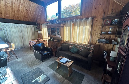 White Cabin | Cozy rustic A-Frame close to Seven Springs and Hidden Valley
