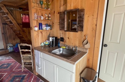 East Haven  Rutland County Cabin | Cozy Rustic Cabin in Rutland. Hot tub, pool in summer, mountain views!