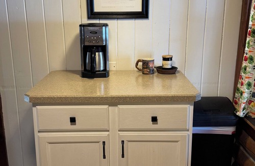 Honor Cabin | Cozy/rustic cabin in the woods.linens provided!