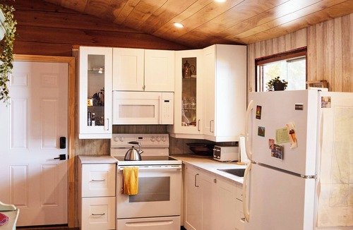 Havelock-Belmont-Methuen Cabin | Cozy Rustic Cabin on Jack Lake
