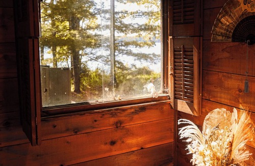 Havelock-Belmont-Methuen Cabin | Cozy Rustic Cabin on Jack Lake