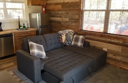 Crofton Cabin | Cozy Rustic Cabin With All The Extras.
