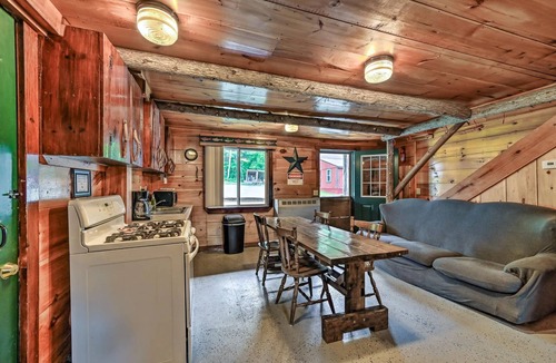 Solon Cabin | Cozy rustic cabin with WiFi in charming Solon