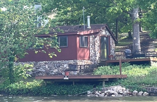 Camdenton Cabin | Cozy rustic lakefront cabin with AC and Wi-Fi in charming Camdenton