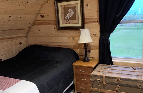 Wellington Cabin | Cozy rustic loft