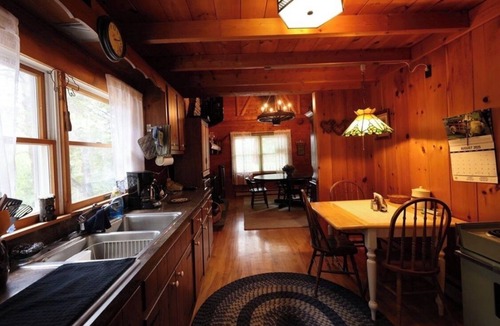 Hesston Cabin | Cozy Rustic Log Cabin minutes to Raystown Lake, 7 Points boat launch.