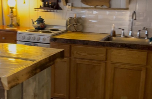 Big Bay Cabin | Cozy Rustic, Peaceful 1 bedroom cabin in Big Bay 1 mi from village year round