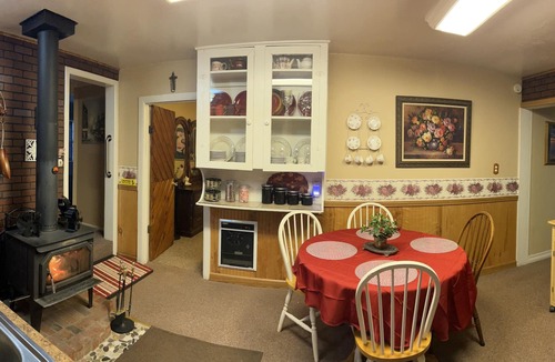 Ione Cottage | Cozy Rustic Rose Cottage. 3 private Beds.Close to Town,Nature and the Zen Life!