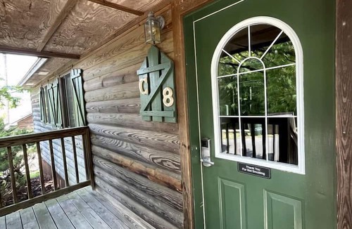 Mount Ida Cabin | Cozy Rustic Two-Bedroom Cabin on Lake Ouachita with Hot Tub, Marina, and Activities in Mount Ida, Arkansas