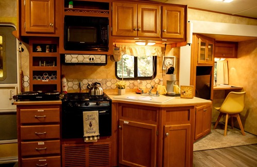 Winder House | Cozy RV with fire pit on 7 acres in Winder ONLY 20 minutes from the UGA stadium