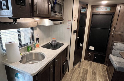 Bloomington House | Cozy RV with WiFi and Heat in charming Bloomington