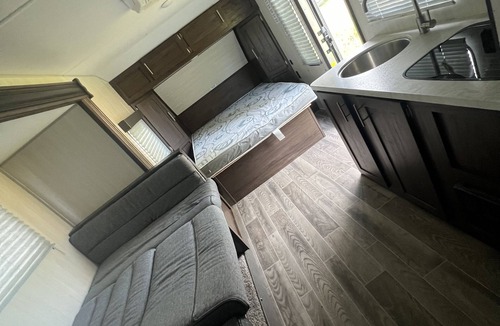 Bloomington House | Cozy RV with WiFi and Heat in charming Bloomington