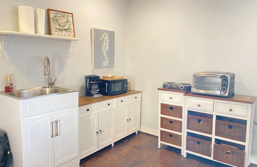 Exeter Apartment | Cozy safe 1 BR Private apartment Traveling Professionals near skiing Hospitals