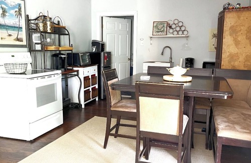 Exeter Apartment | Cozy safe 1 BR Private apartment Traveling Professionals near skiing Hospitals