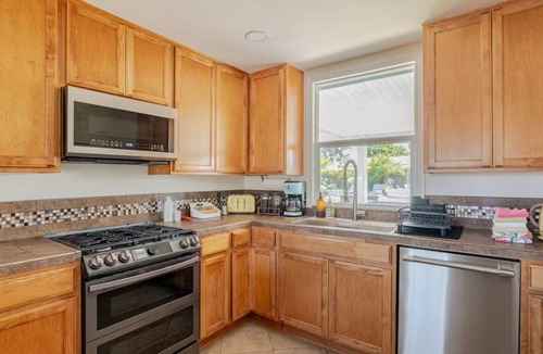 Bay Ho House | Cozy San Diego Family Beach Oasis, Central to Zoo, HotTub, Fire Pit, Games, BBQ